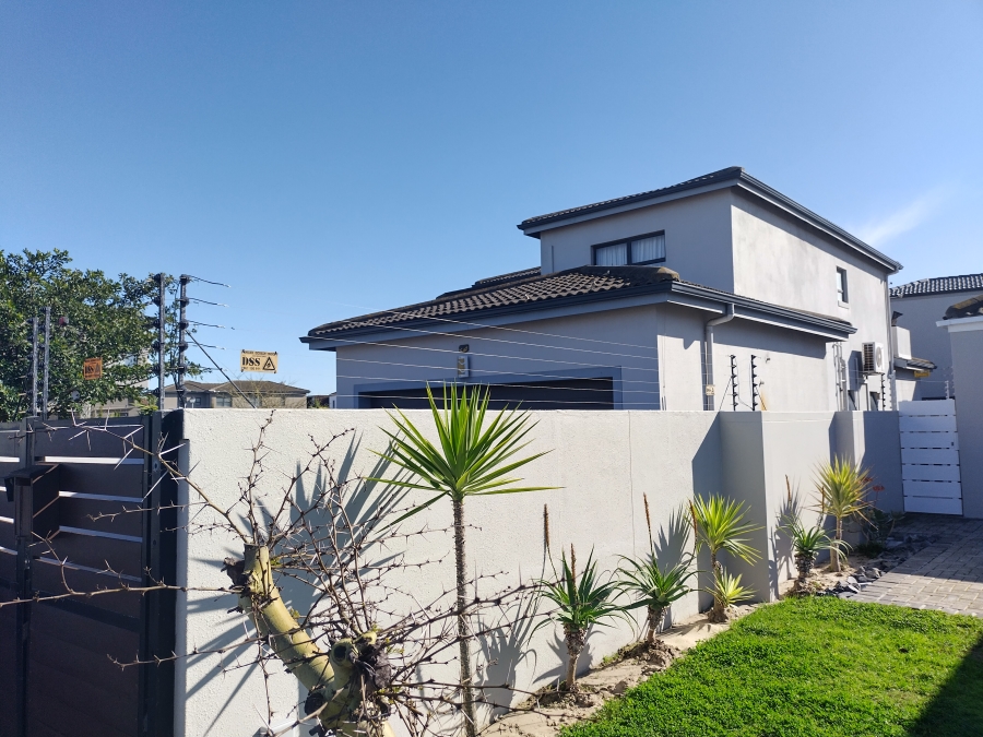 4 Bedroom Property for Sale in Parklands North Western Cape